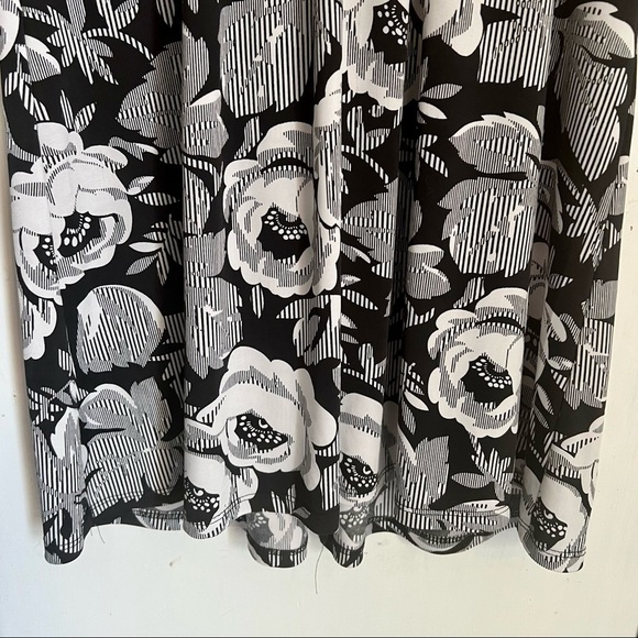 BLU Heaven Black and White Floral Empire Dress V Neck Tie at Waist Wide Sleeve M - Picture 6 of 12